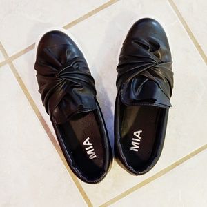 MIA Black Bow Sneakers Size 7